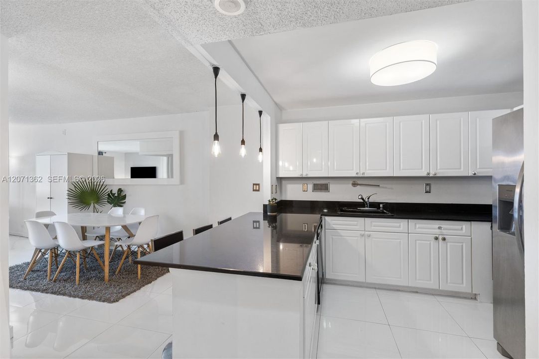 En Venta: $679,000 (0 camas, 1 baños, 760 Pies cuadrados)