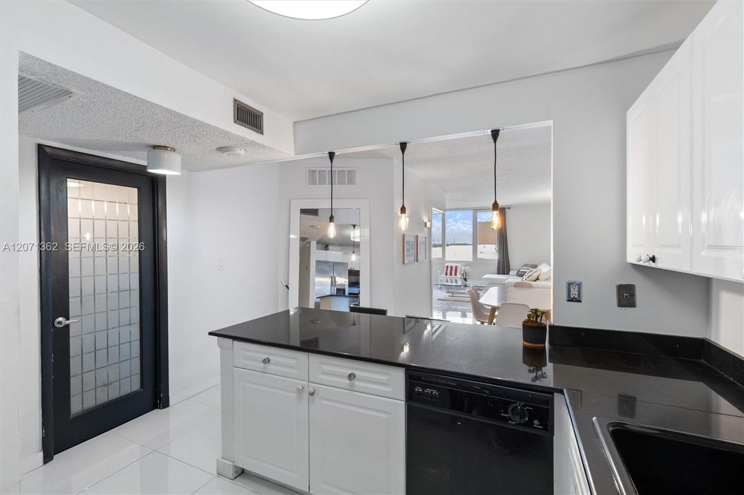 En Venta: $679,000 (0 camas, 1 baños, 760 Pies cuadrados)