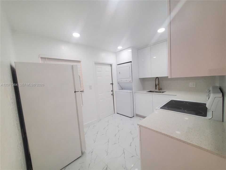 For Sale: $190,000 (2 beds, 1 baths, 950 Square Feet)