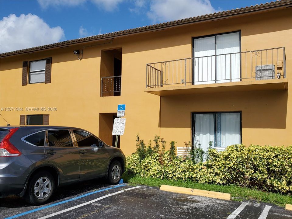 For Sale: $190,000 (2 beds, 1 baths, 950 Square Feet)