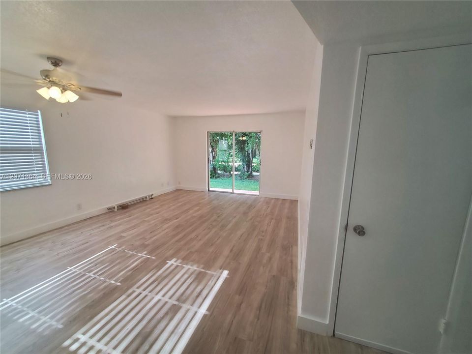 For Sale: $190,000 (2 beds, 1 baths, 950 Square Feet)
