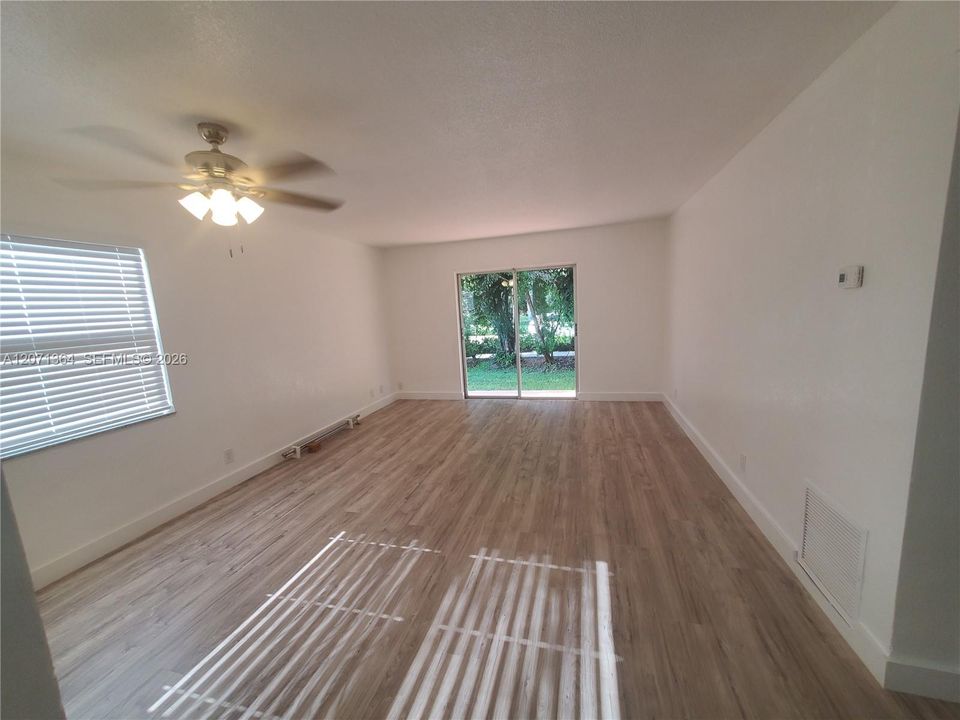 For Sale: $190,000 (2 beds, 1 baths, 950 Square Feet)