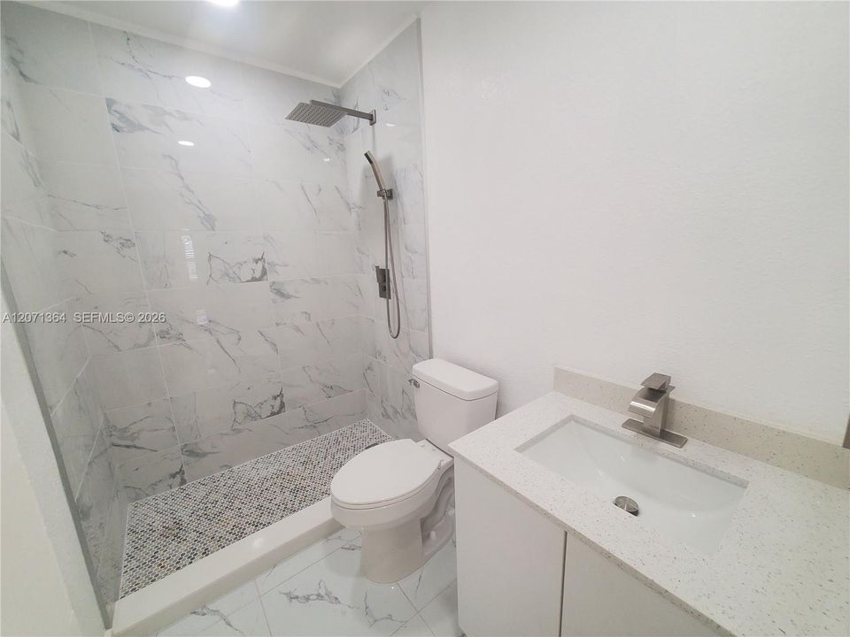 For Sale: $190,000 (2 beds, 1 baths, 950 Square Feet)