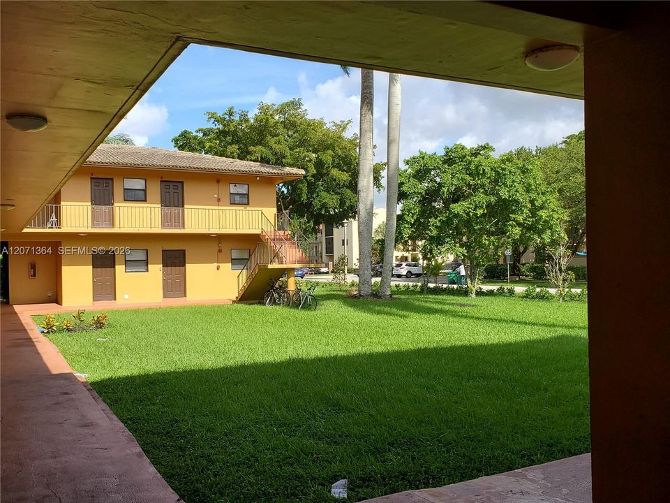 For Sale: $190,000 (2 beds, 1 baths, 950 Square Feet)