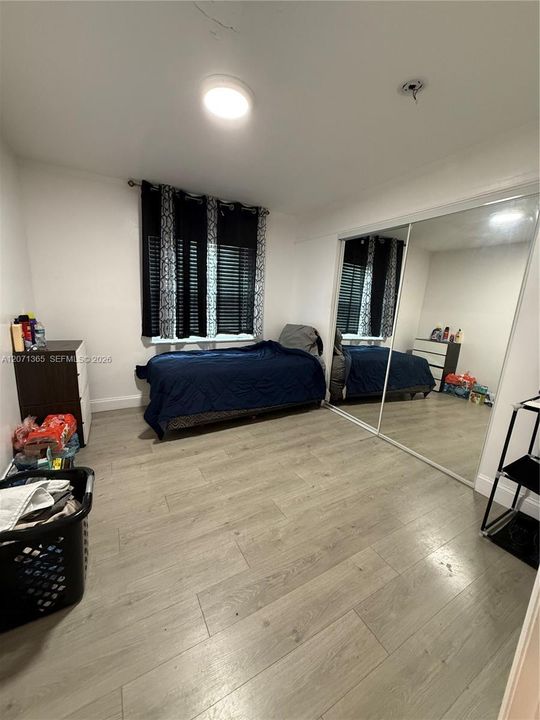 For Sale: $380,000 (5 beds, 2 baths, 1450 Square Feet)