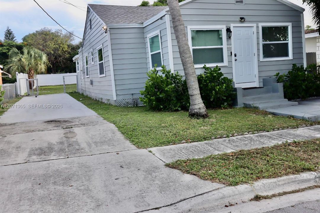 For Sale: $380,000 (5 beds, 2 baths, 1450 Square Feet)