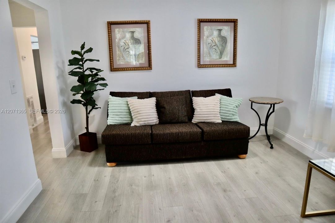 For Sale: $380,000 (5 beds, 2 baths, 1450 Square Feet)