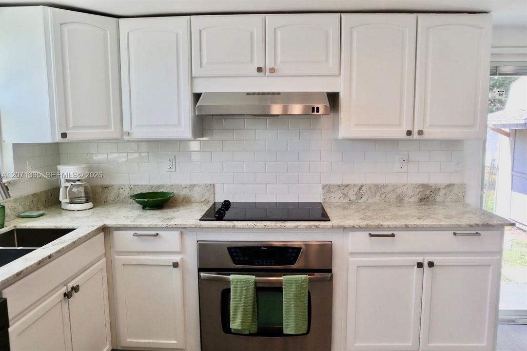 For Sale: $380,000 (5 beds, 2 baths, 1450 Square Feet)