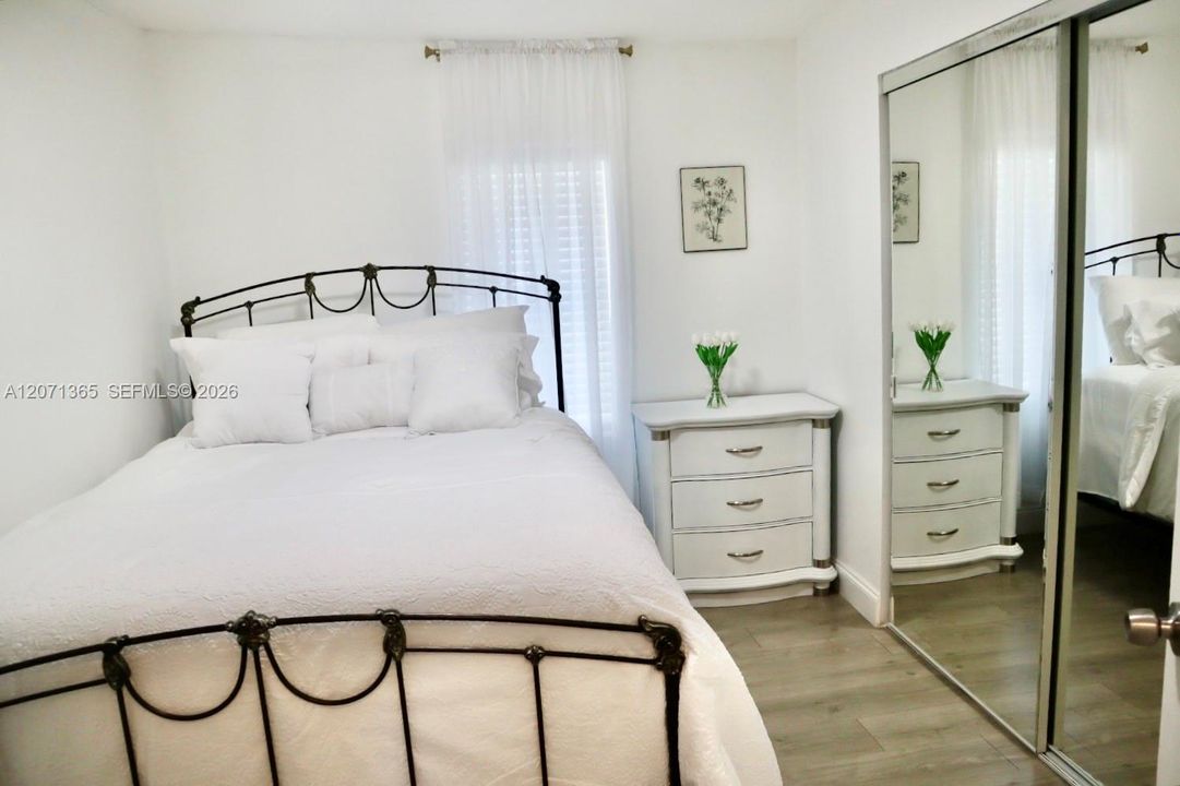 For Sale: $380,000 (5 beds, 2 baths, 1450 Square Feet)