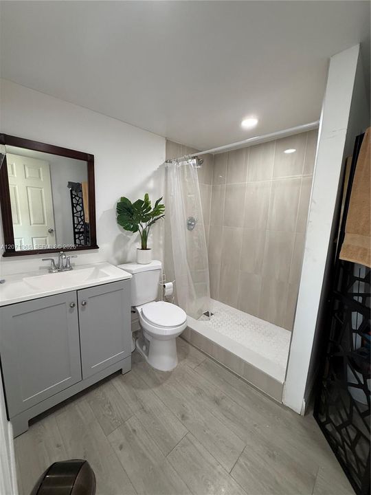 For Sale: $380,000 (5 beds, 2 baths, 1450 Square Feet)