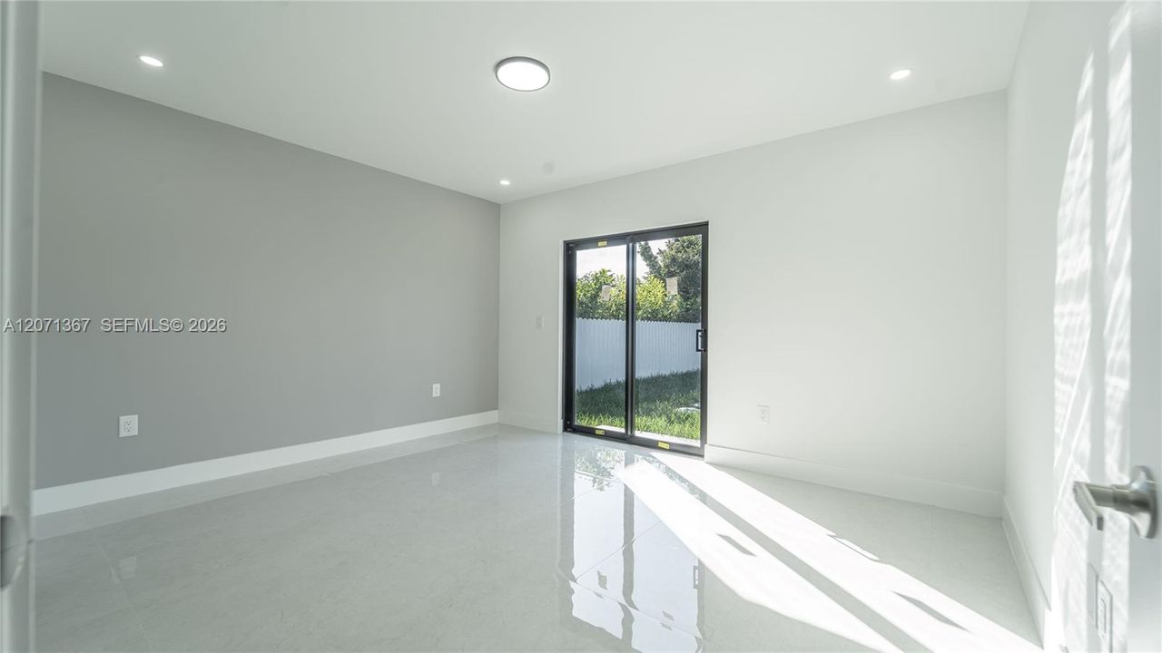 For Rent: $3,500 (4 beds, 2 baths, 1650 Square Feet)
