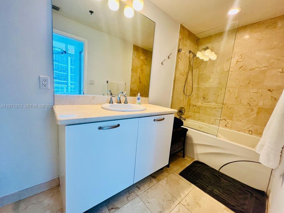 En Venta: $778,000 (1 camas, 1 baños, 819 Pies cuadrados)