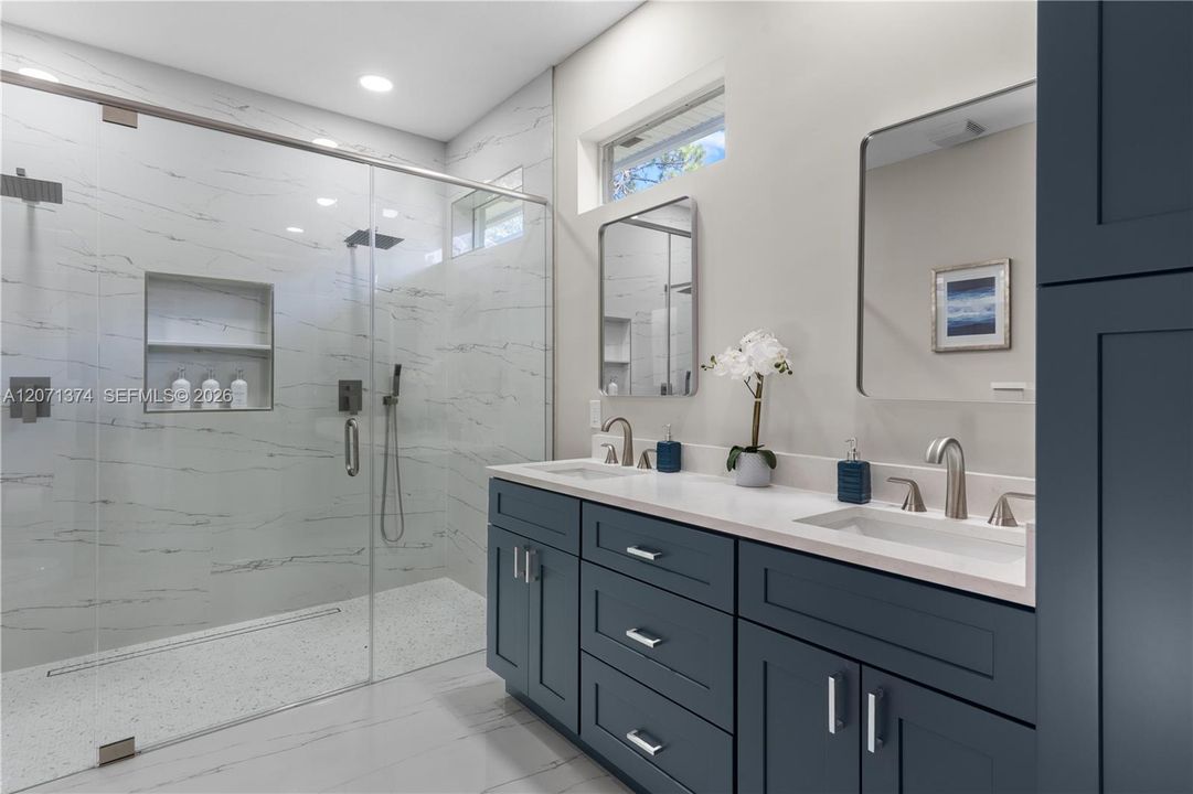 For Sale: $650,000 (3 beds, 3 baths, 1989 Square Feet)