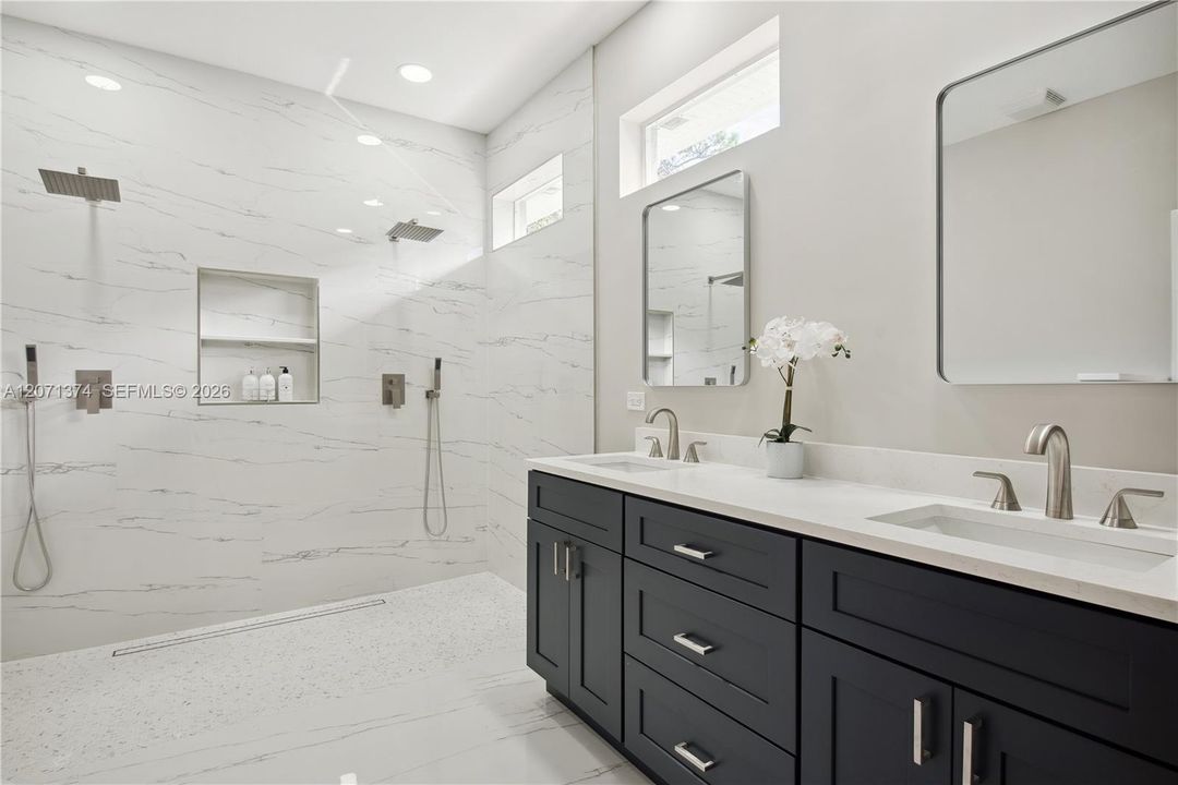 For Sale: $650,000 (3 beds, 3 baths, 1989 Square Feet)