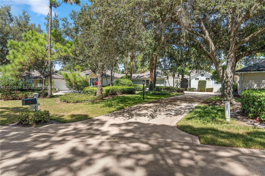 For Sale: $650,000 (3 beds, 3 baths, 1989 Square Feet)