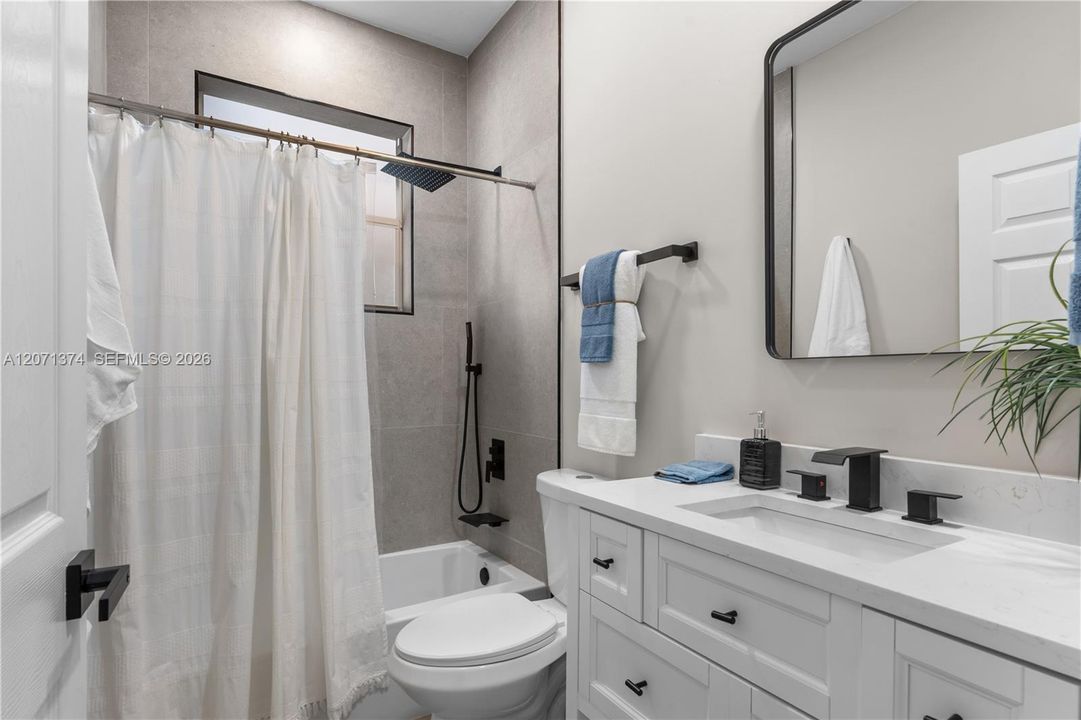 For Sale: $650,000 (3 beds, 3 baths, 1989 Square Feet)