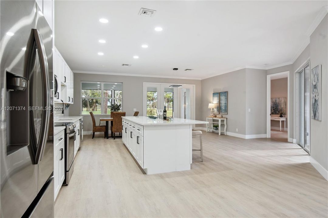 For Sale: $650,000 (3 beds, 3 baths, 1989 Square Feet)