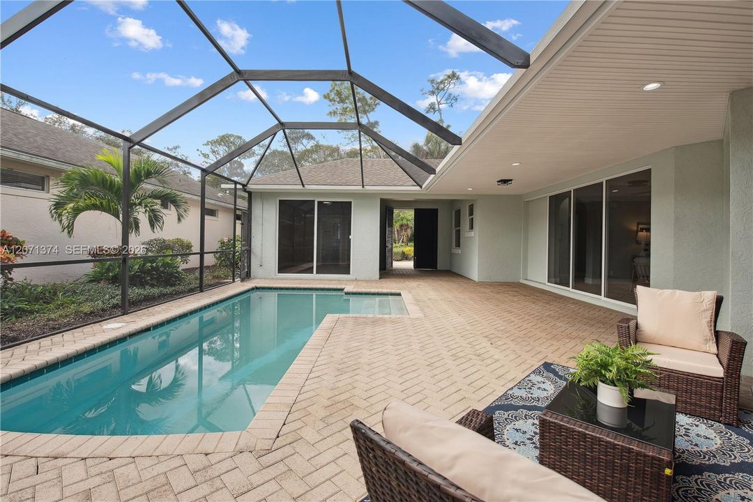 For Sale: $650,000 (3 beds, 3 baths, 1989 Square Feet)