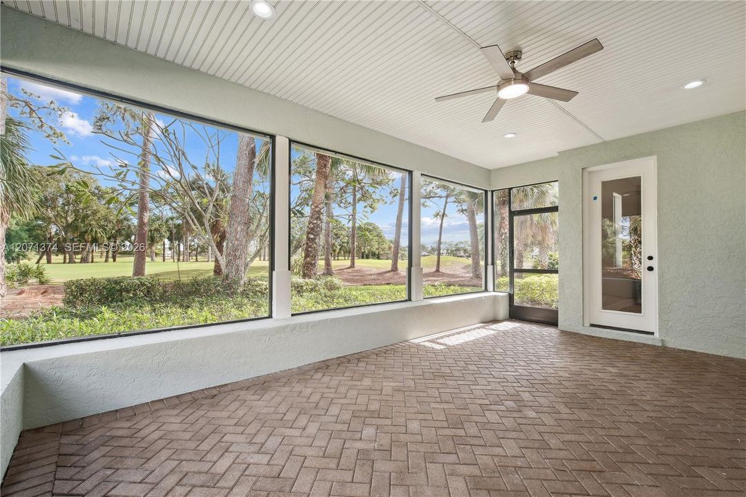 For Sale: $650,000 (3 beds, 3 baths, 1989 Square Feet)