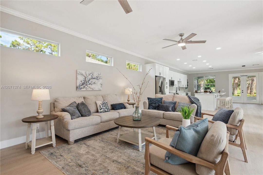 For Sale: $650,000 (3 beds, 3 baths, 1989 Square Feet)