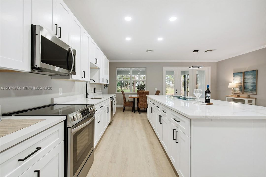 For Sale: $650,000 (3 beds, 3 baths, 1989 Square Feet)