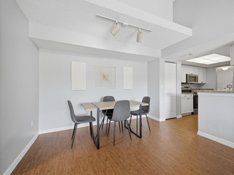 Dining to Kitchen
