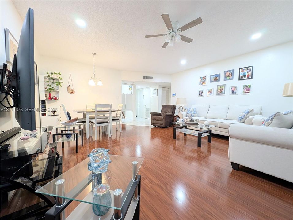 For Rent: $1,450 (1 beds, 1 baths, 928 Square Feet)