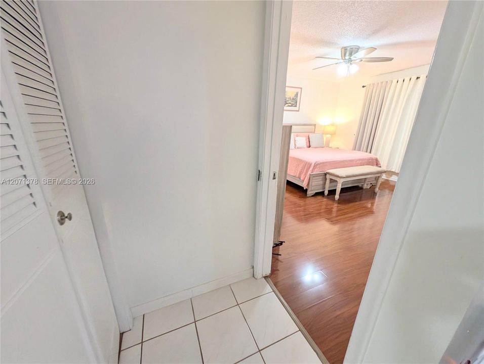 For Rent: $1,450 (1 beds, 1 baths, 928 Square Feet)
