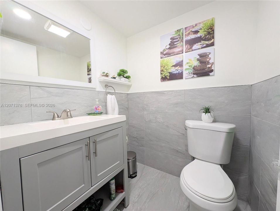 For Rent: $1,450 (1 beds, 1 baths, 928 Square Feet)