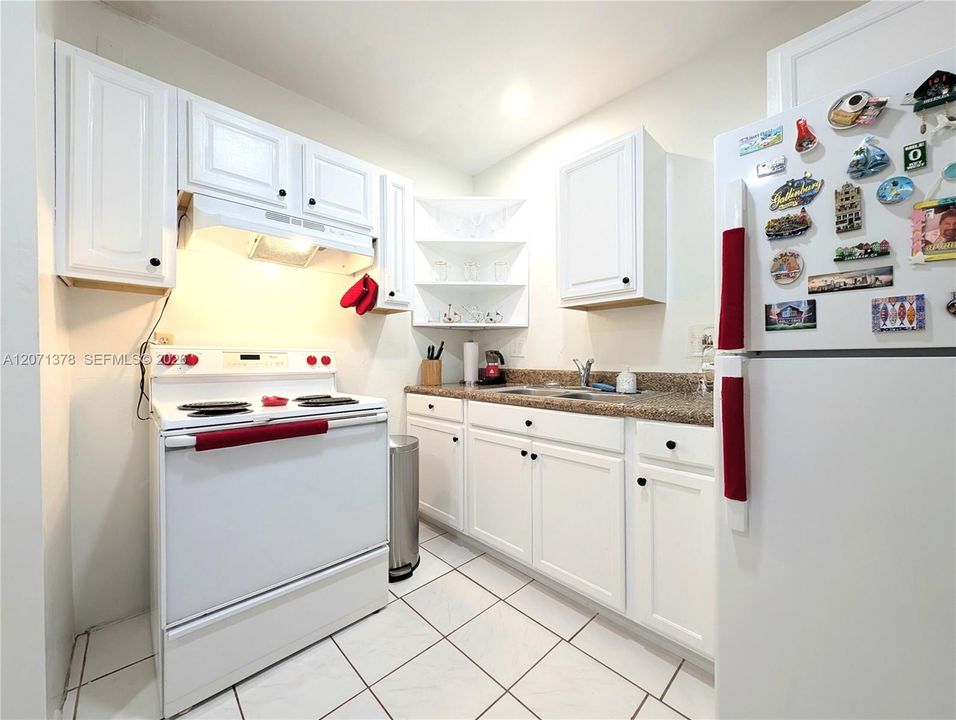 For Rent: $1,450 (1 beds, 1 baths, 928 Square Feet)