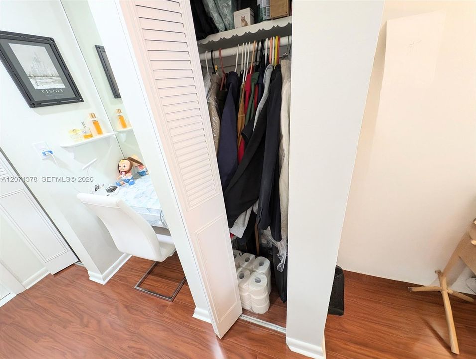 For Rent: $1,450 (1 beds, 1 baths, 928 Square Feet)