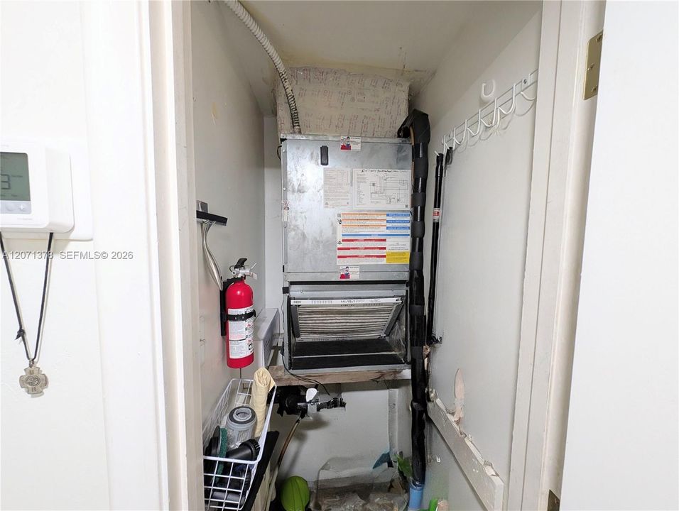 For Rent: $1,450 (1 beds, 1 baths, 928 Square Feet)