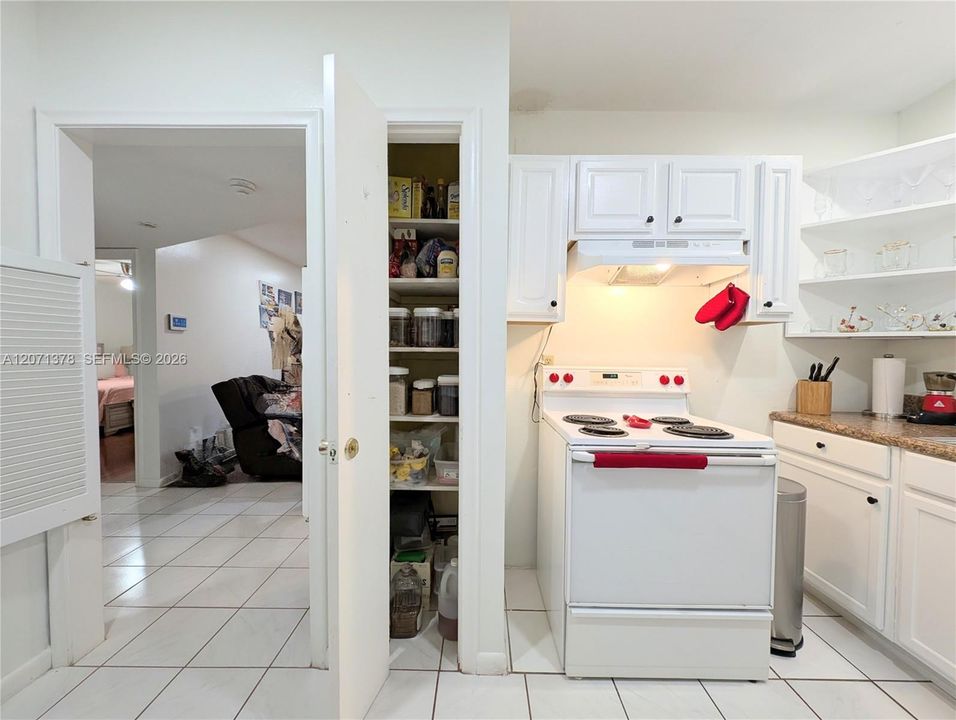 For Rent: $1,450 (1 beds, 1 baths, 928 Square Feet)