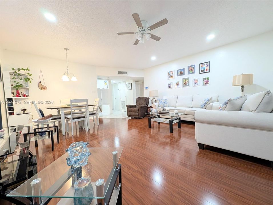 For Rent: $1,450 (1 beds, 1 baths, 928 Square Feet)