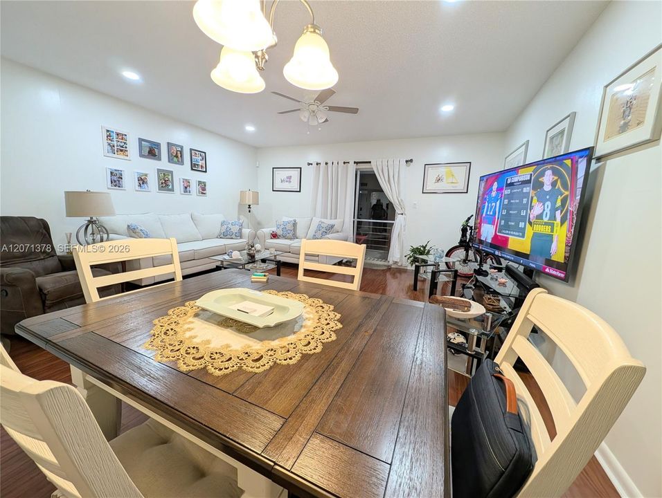 For Rent: $1,450 (1 beds, 1 baths, 928 Square Feet)