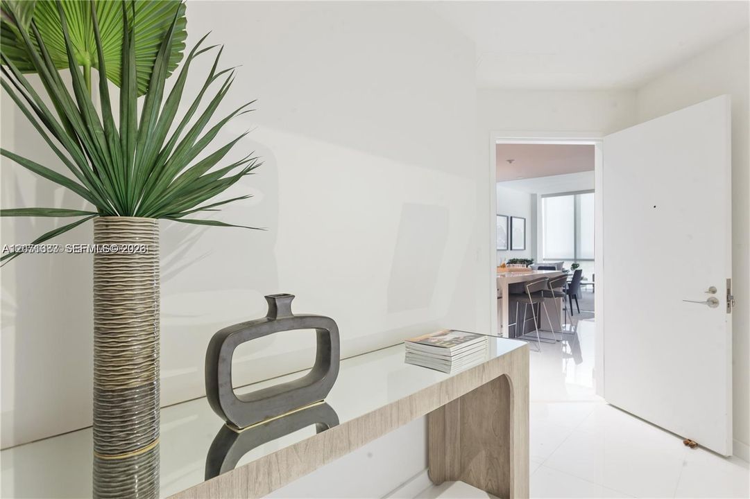 For Sale: $750,000 (1 beds, 2 baths, 1173 Square Feet)