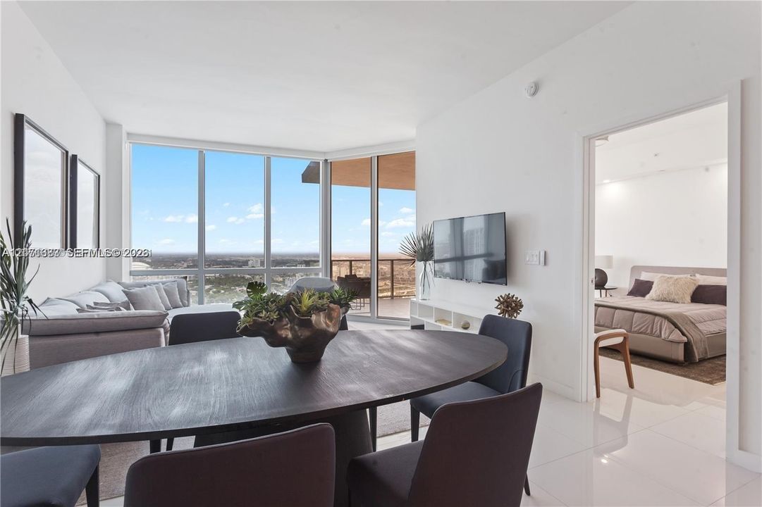 For Sale: $750,000 (1 beds, 2 baths, 1173 Square Feet)