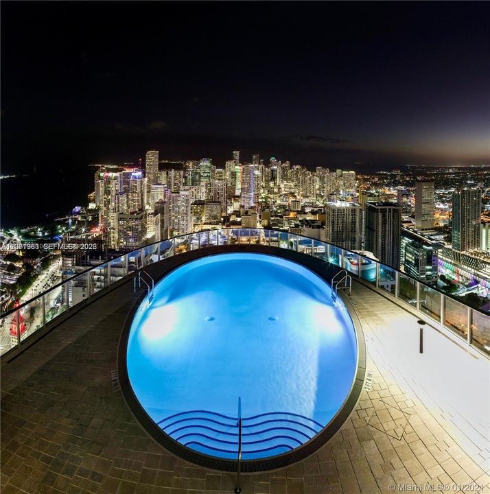 For Sale: $750,000 (1 beds, 2 baths, 1173 Square Feet)