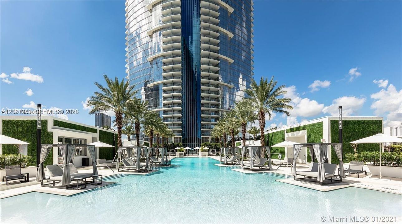 For Sale: $750,000 (1 beds, 2 baths, 1173 Square Feet)