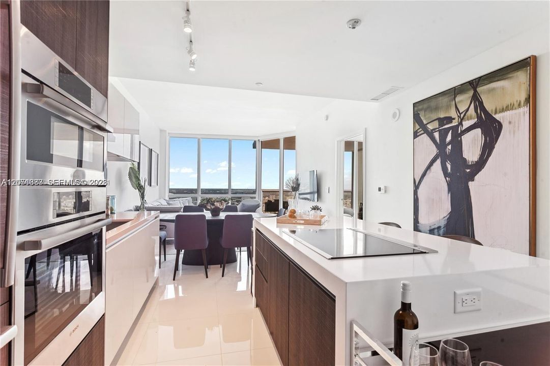For Sale: $750,000 (1 beds, 2 baths, 1173 Square Feet)