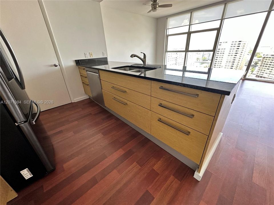 En Venta: $599,000 (1 camas, 1 baños, 871 Pies cuadrados)