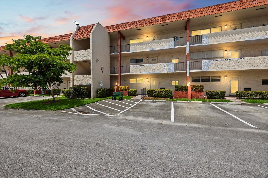 For Sale: $100,000 (1 beds, 1 baths, 900 Square Feet)