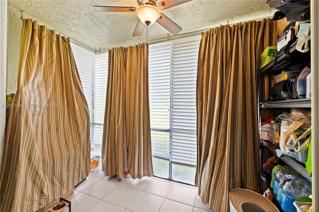 For Sale: $100,000 (1 beds, 1 baths, 900 Square Feet)
