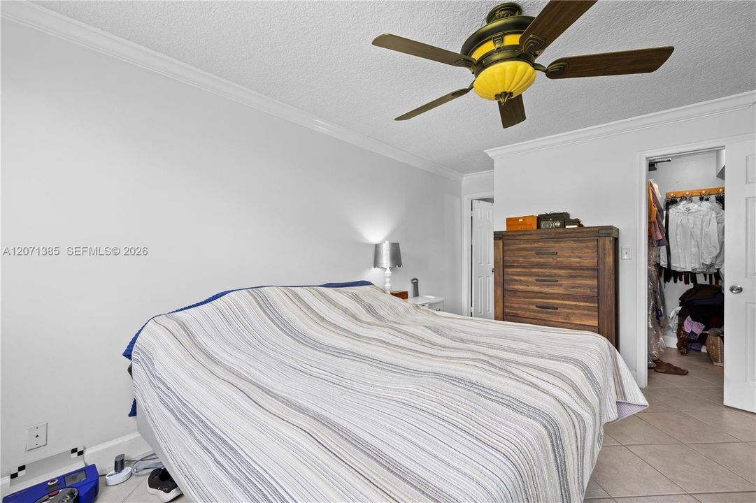 For Sale: $100,000 (1 beds, 1 baths, 900 Square Feet)