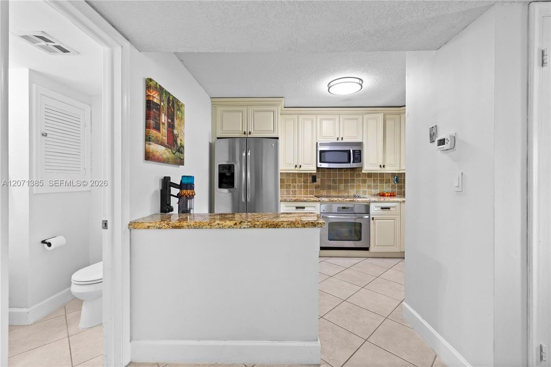 For Sale: $100,000 (1 beds, 1 baths, 900 Square Feet)