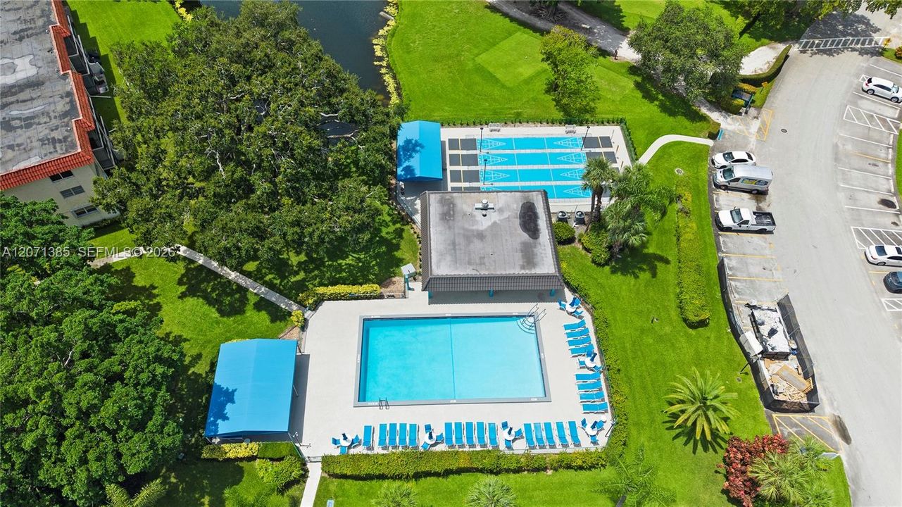 For Sale: $100,000 (1 beds, 1 baths, 900 Square Feet)