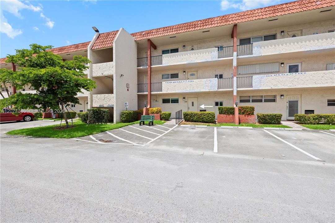 For Sale: $100,000 (1 beds, 1 baths, 900 Square Feet)