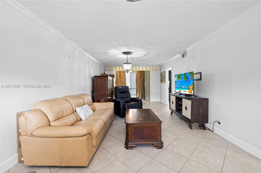 For Sale: $100,000 (1 beds, 1 baths, 900 Square Feet)