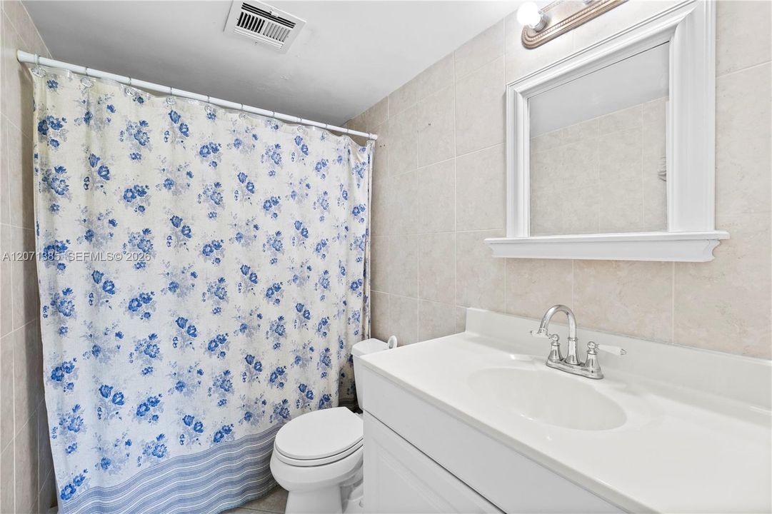 For Sale: $100,000 (1 beds, 1 baths, 900 Square Feet)