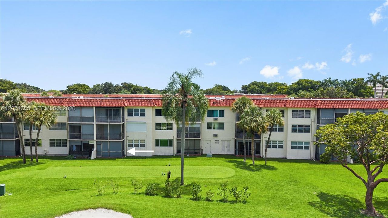 For Sale: $100,000 (1 beds, 1 baths, 900 Square Feet)